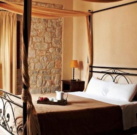 Vlyhada Guesthouse Pyrgos Dirou Exterior foto